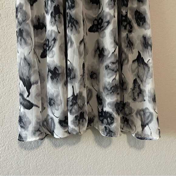 ASTR Sleeveless Floral Print Midi Dress Size Large in Chiffon | Lined - Picture 4 of 11
